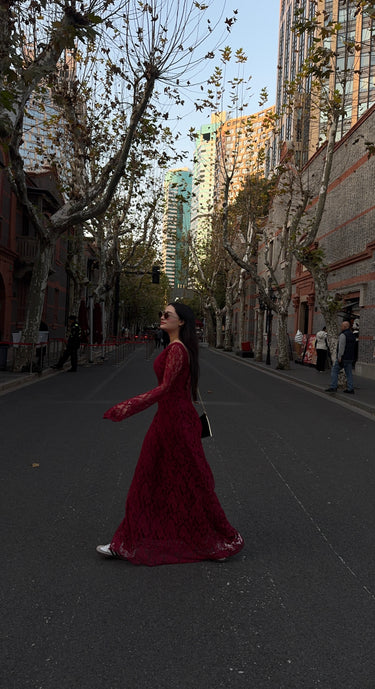 Parien Burgundy Flare Sleeve Fitted Backless Round Neck Dress