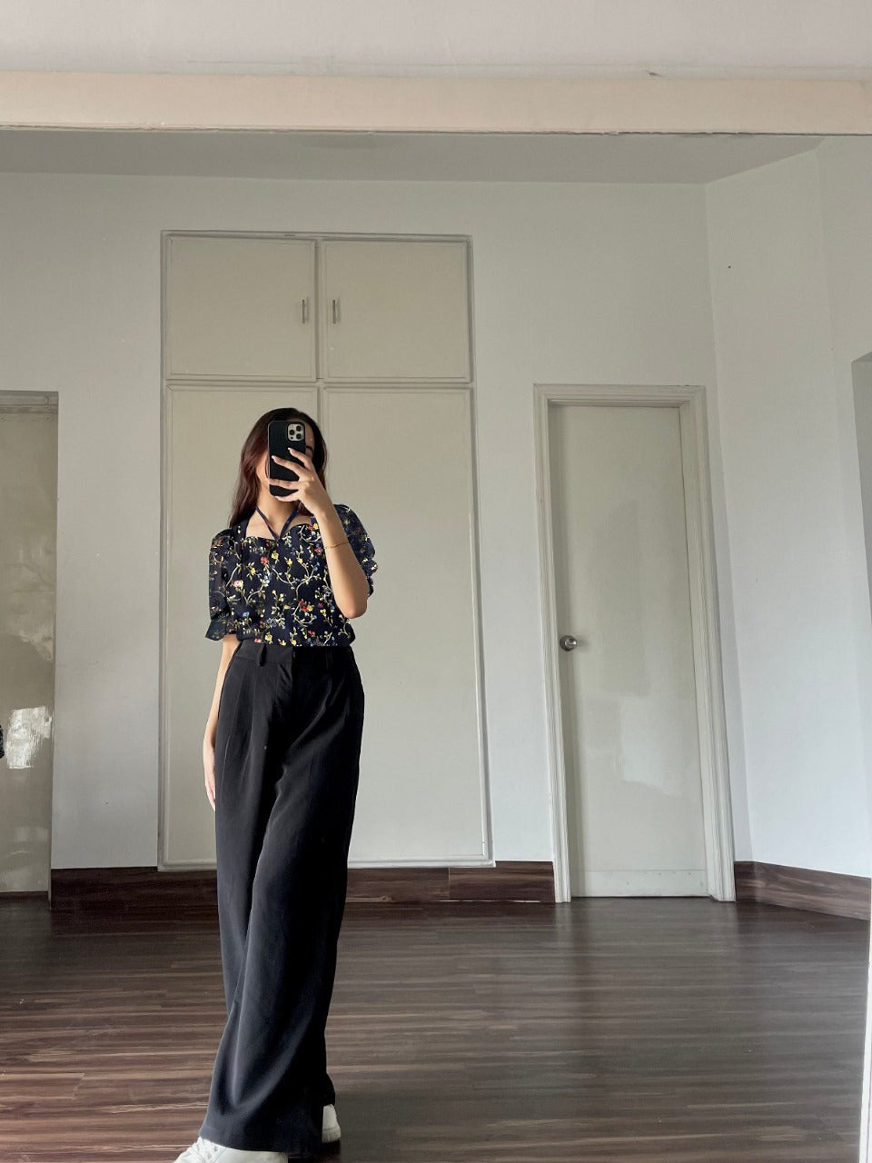 Parien Fitted Floral Print Crop Blouse(Clearance Sale)