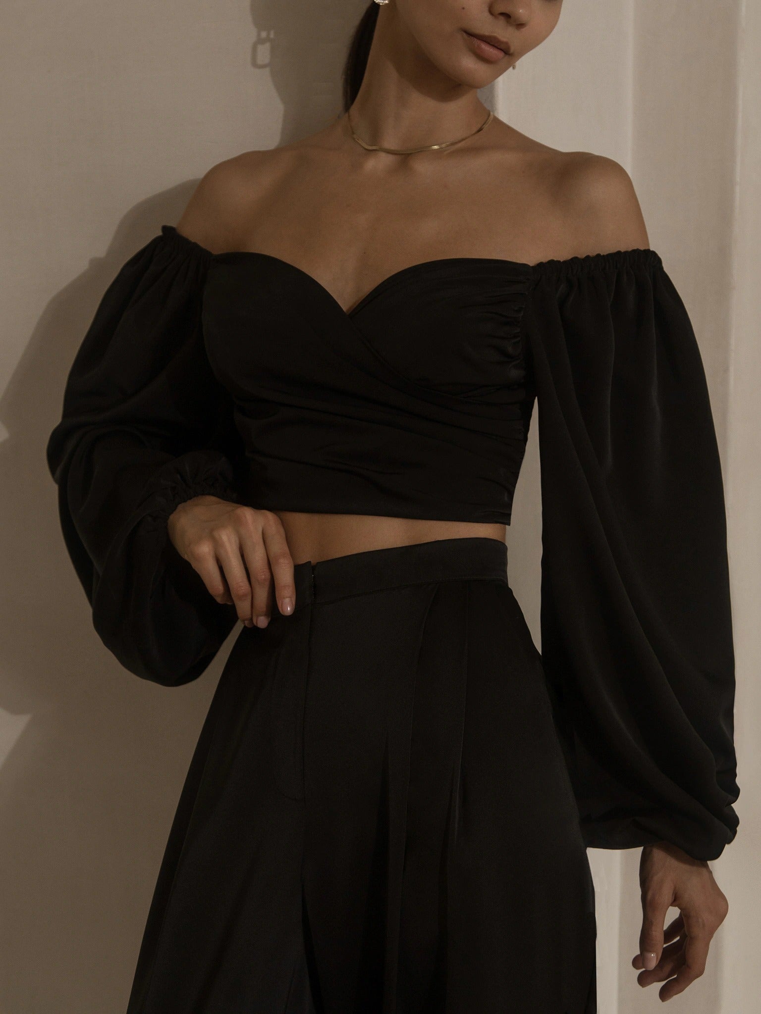 Puff sleeve cropped top